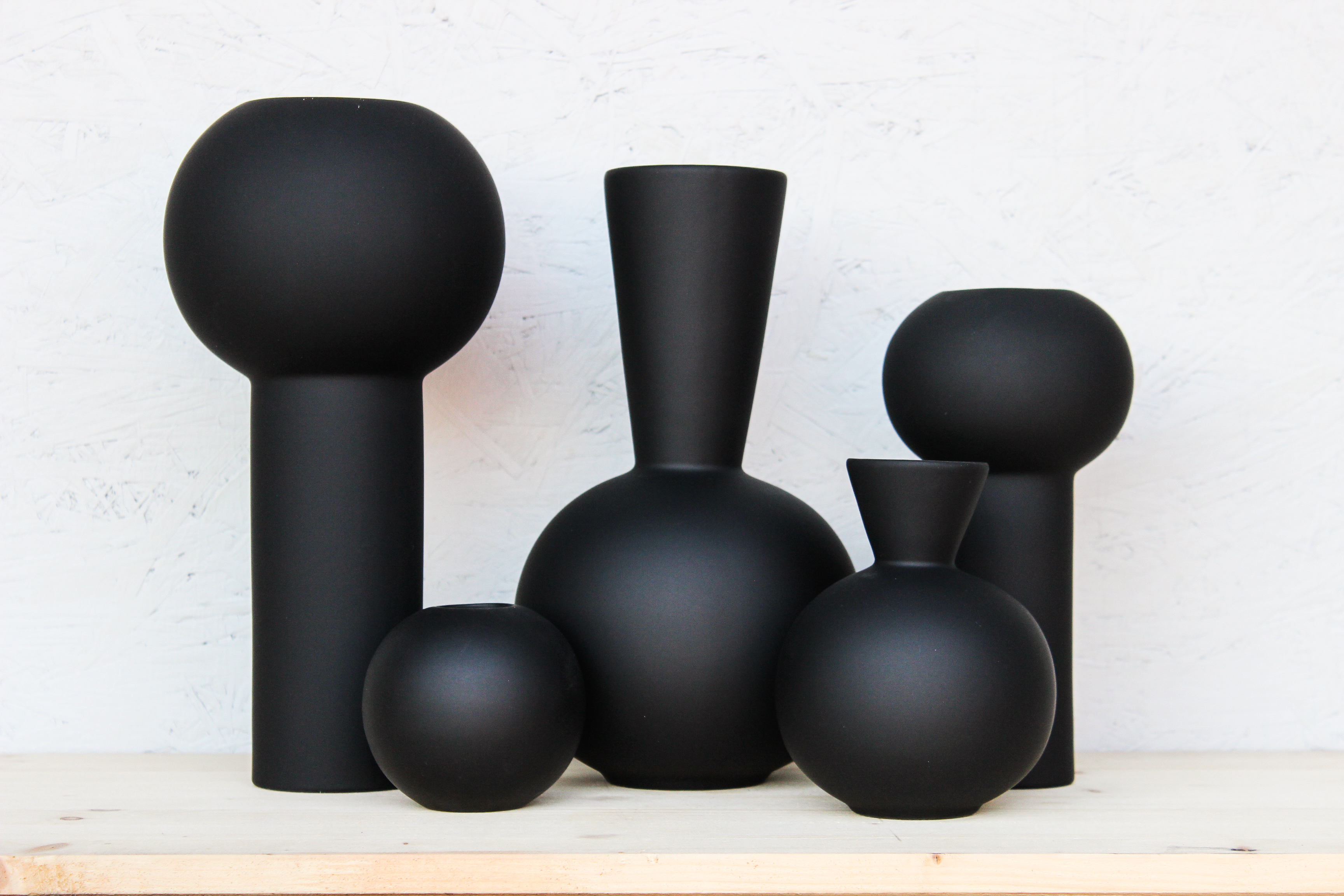 Wohnfuehl_Shop_UG_Kleine_Ball_Vase_Black_3.jpg