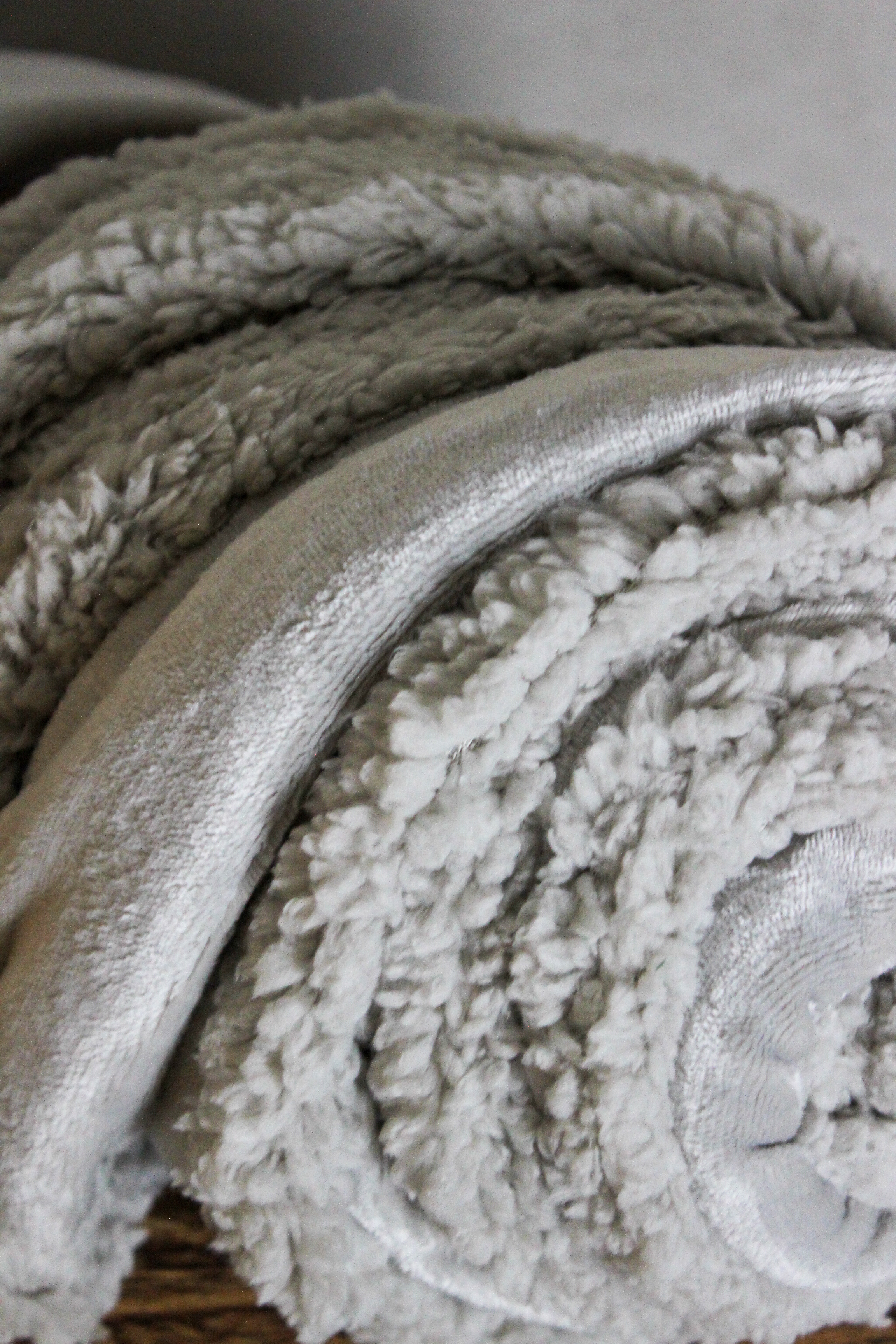 Kuscheldecke Runi - Eisgrau