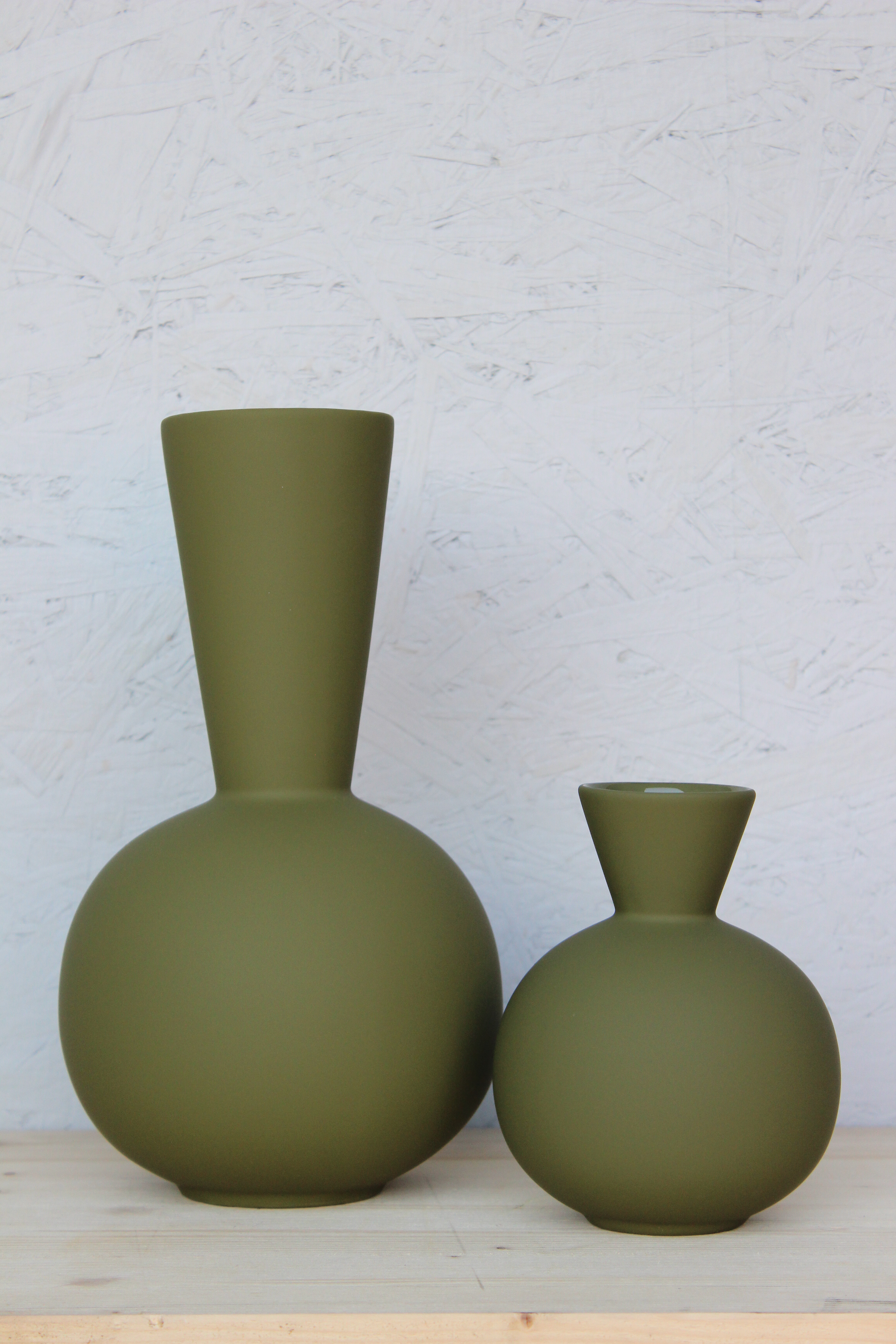 Wohnfuehl_Shop_UG_Grosse_Trumpet_Vase_Oliv_2.jpg