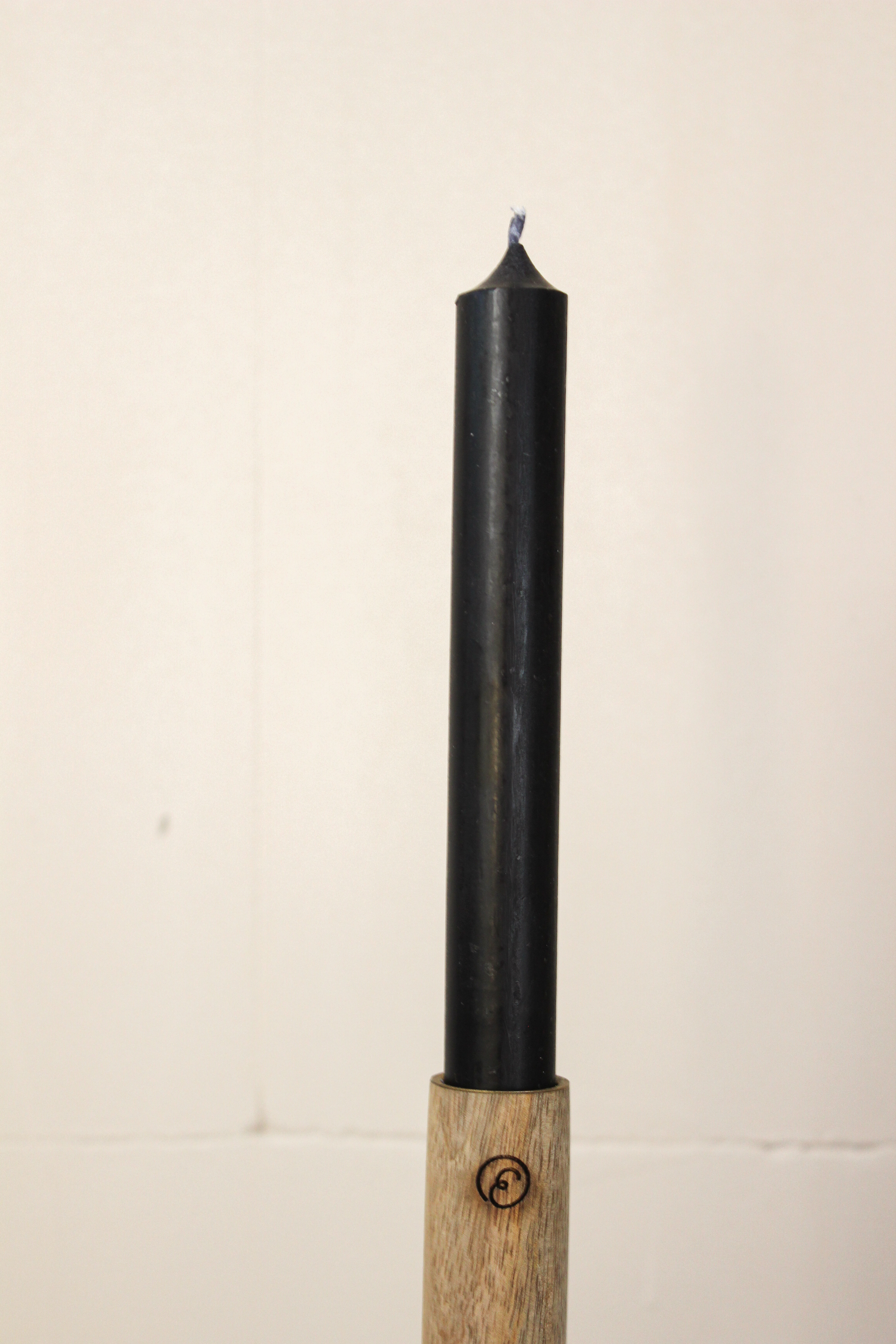 Yva_-_Schwarz_Wohnfuehl-Shop_UG_01.jpg