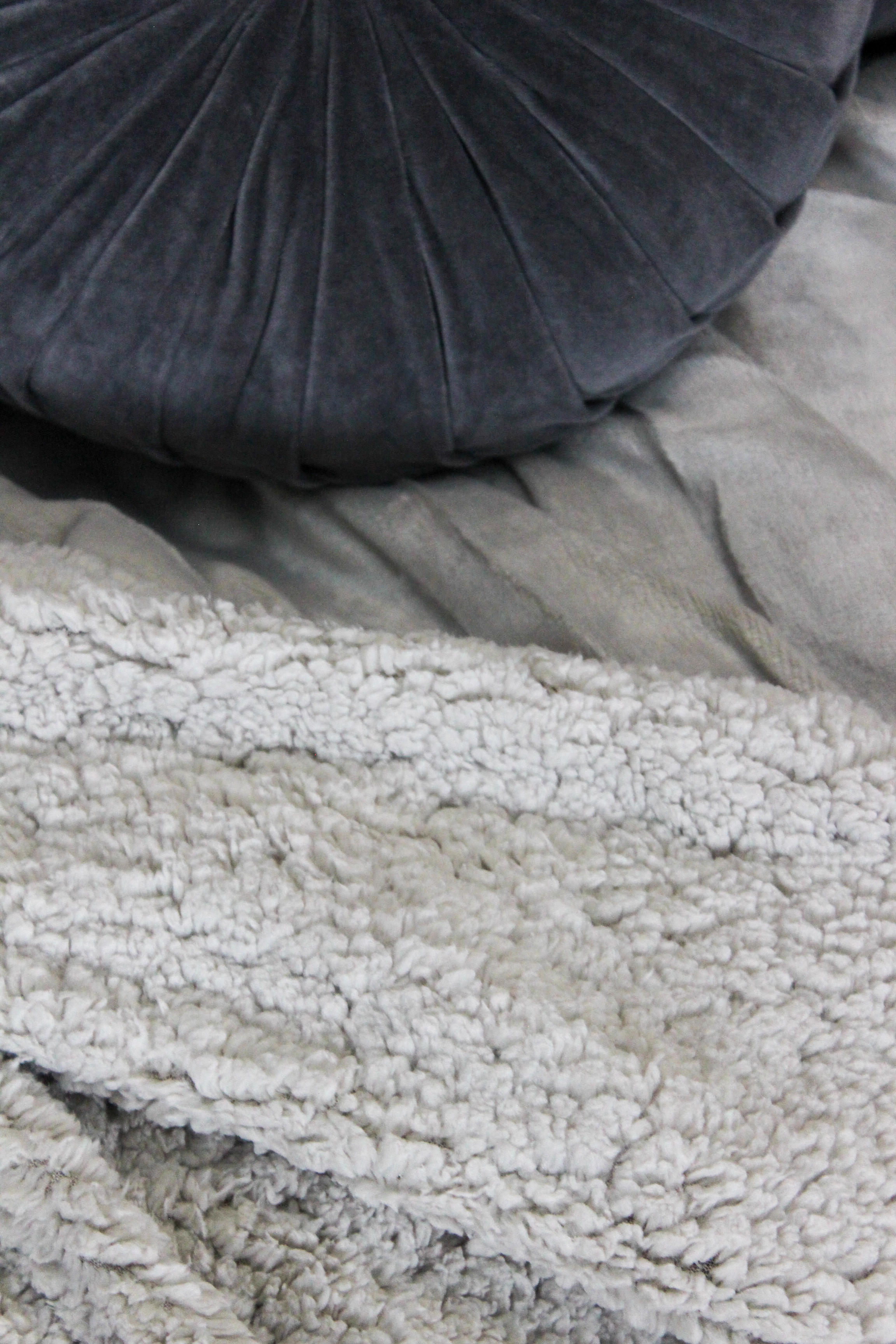 Kuscheldecke Runi - Eisgrau