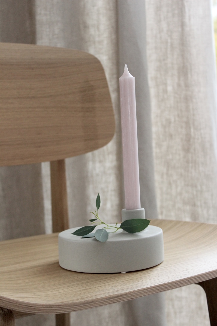 Wohnfuehl_Shop_UG_Kerzenhalter_Knob_taupe_3.jpg