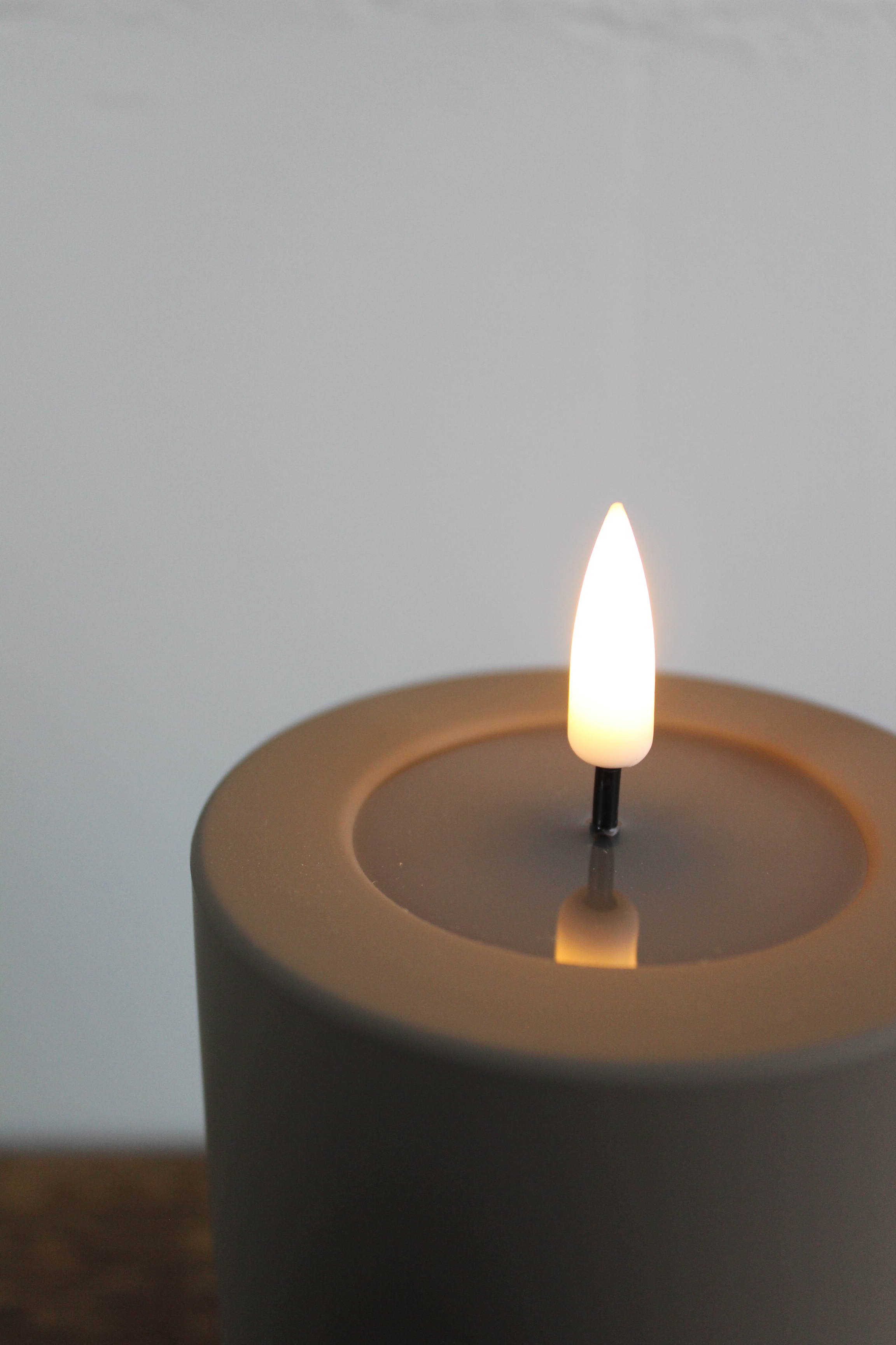 LED Stumpenkerze 7,5x12,5 - Taupe