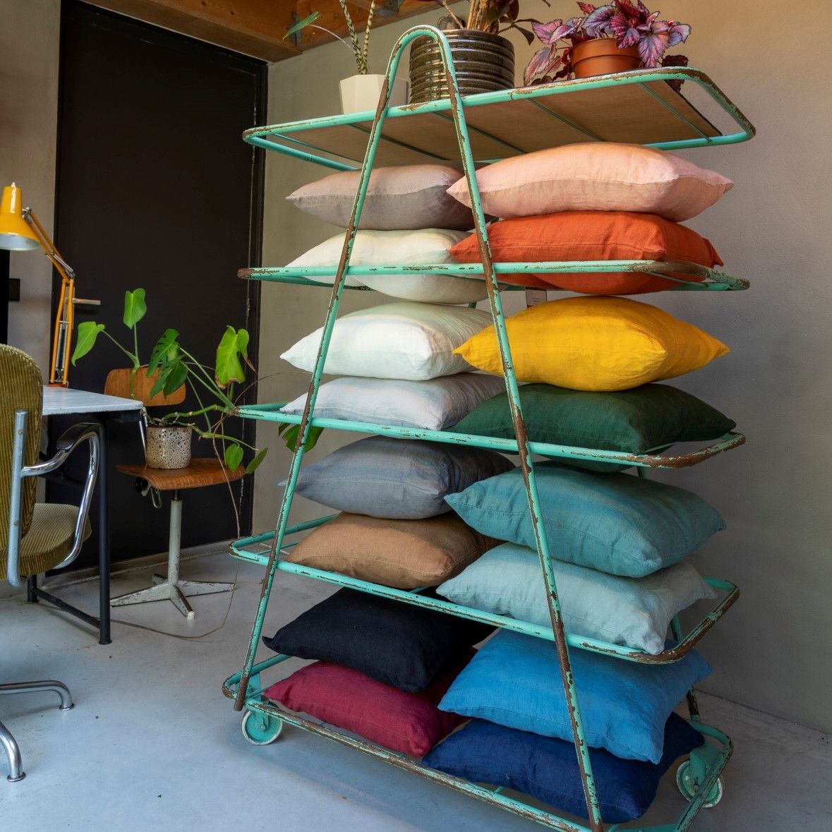 Kissen_Line_-_Hellgrau_Wohnfuehl-Shop_UG_02.jpg