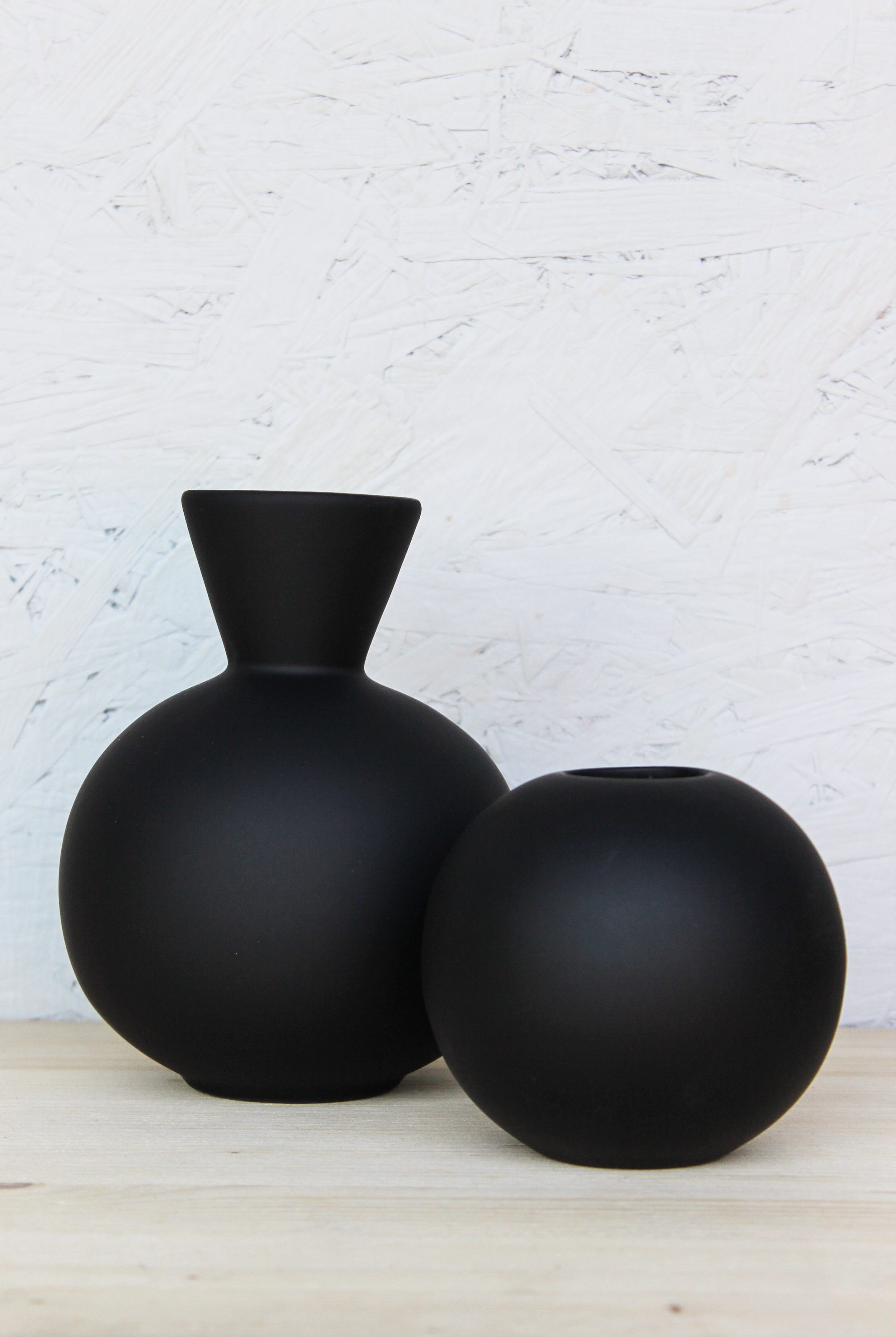 Wohnfuehl_Shop_UG_Kleine_Ball_Vase_Black_2.jpg